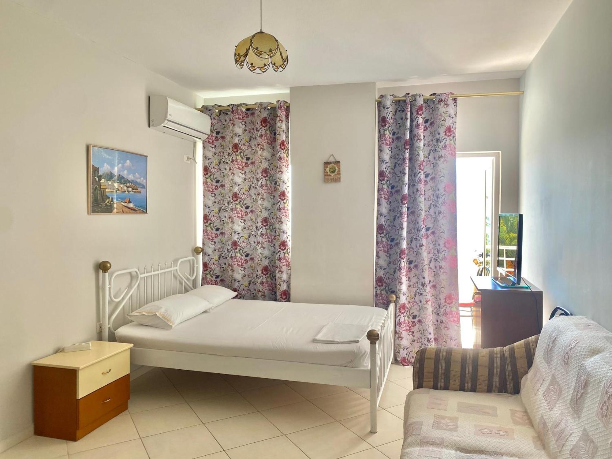 Caramel Sun Studios Apts Sarandë Exteriör bild